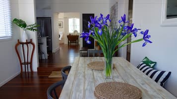 3 Bedroom Cottage | In-room dining