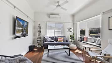 3 Bedroom Cottage | Living room | Smart TV, fireplace, Netflix