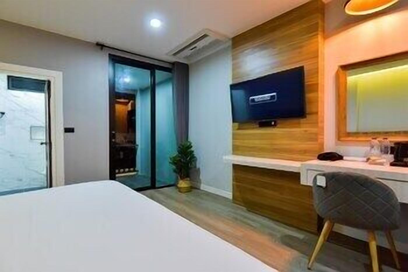 Minibar, in-room safe, individually decorated, desk