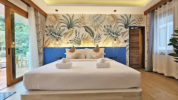 Family Pool Villa | Minibar, odada kasa, ayrı ayrı dekore edilmiş, masa