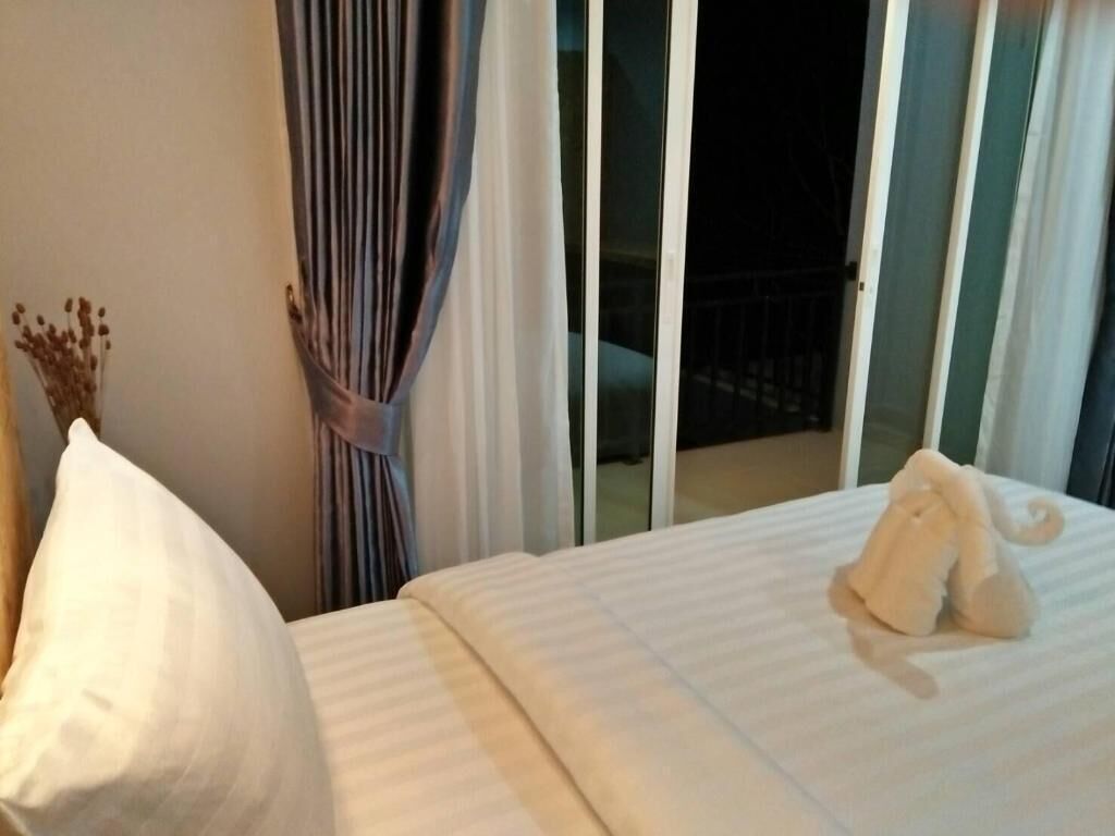 Minibar, in-room safe, individually decorated, desk