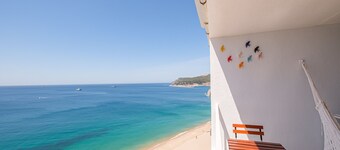 Direct & Private beach access. 30 km from Lisbon