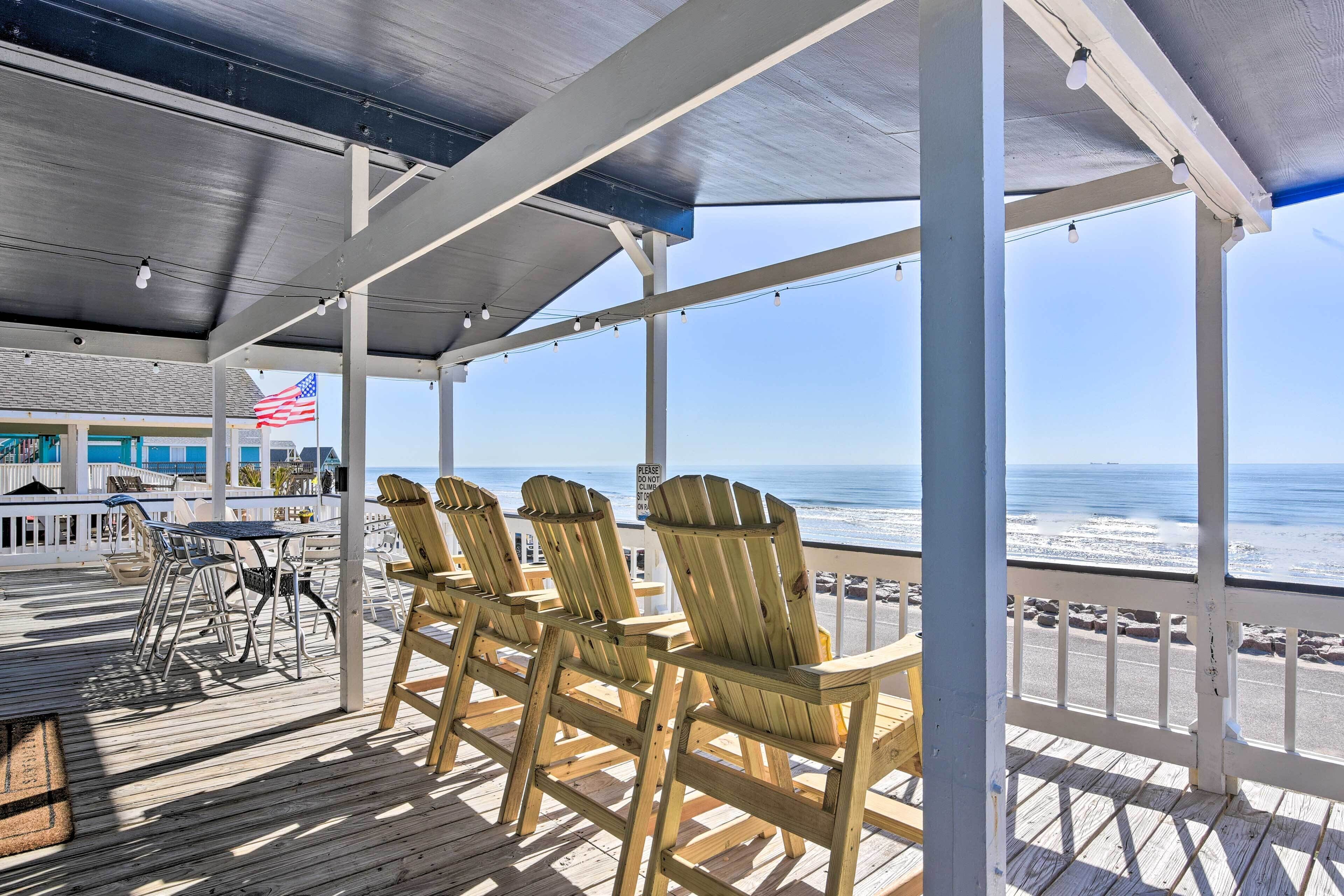 Surfside Beach Home w/ Deck on Pedestrian Beach!