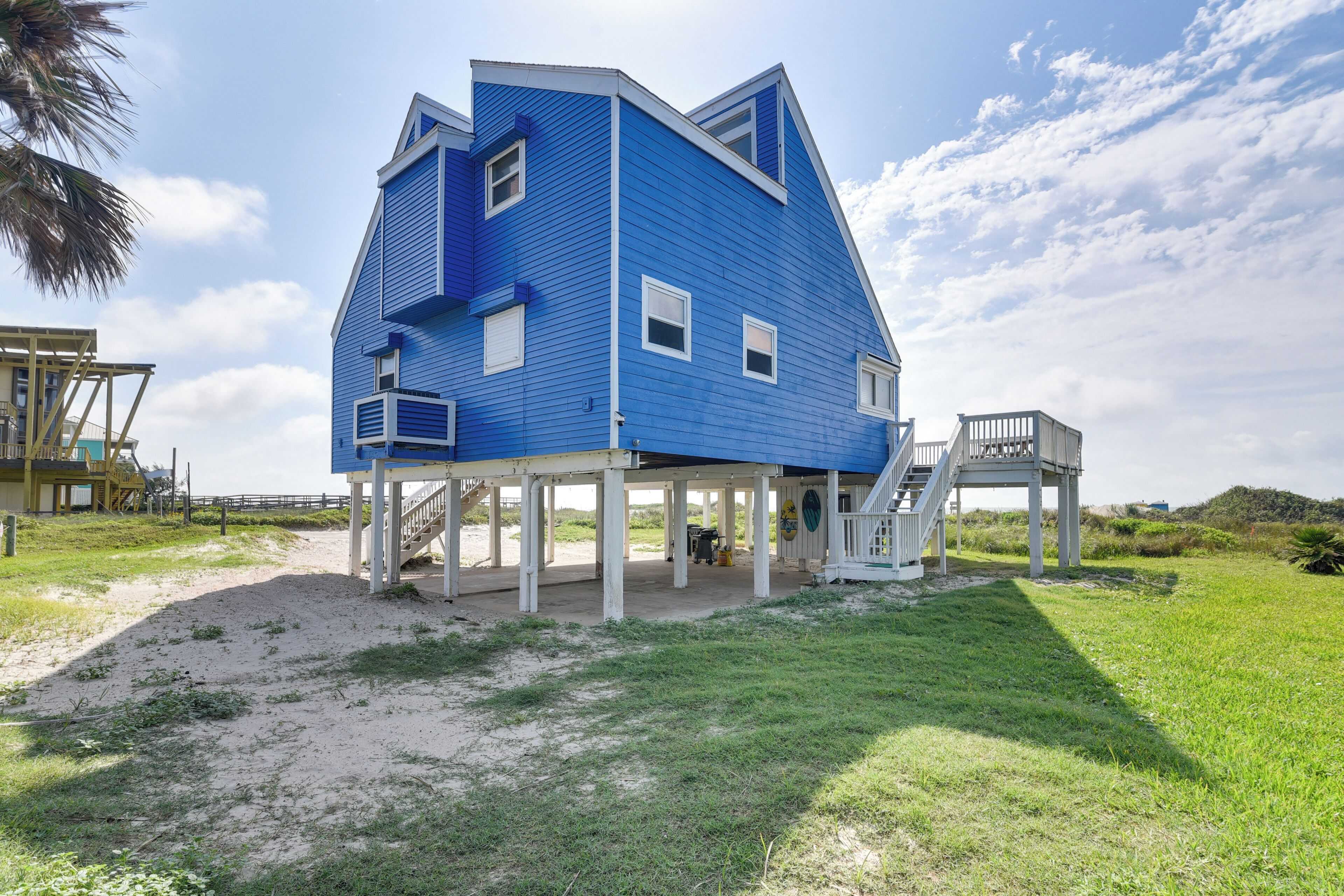 Beach House w/ Oceanfront Deck in Galveston! Reviews, Deals