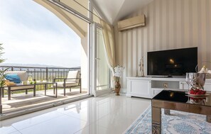 Smart TV, fireplace, table football, ping pong - Stunning home in Glavina Donja (Glavina Donja)