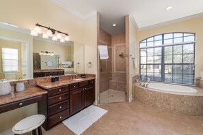 Badewanne, Haartrockner, Handtücher