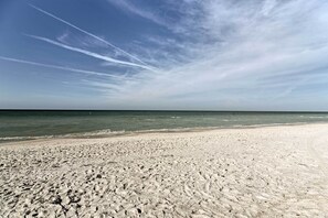Una spiaggia nelle vicinanze