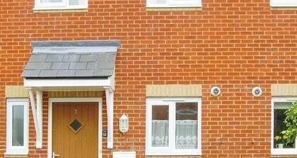 Tennyson Cottage - a house that sleeps 4 guests in 2 bedrooms
