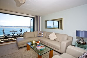 TV - Harbour View - A6 Masts (Torquay)