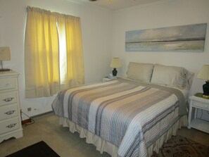8 bedrooms, desk, iron/ironing board, travel cot - 8 bedrooms/queen sleep sofa,  3 kitchens, 3.1 bathrooms-Seasonal Pool (Port Clinton)