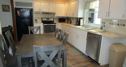 Nukkuu jopa 23-3 keittiötä, 3. 1 kylpyhuone, 7 makuuhuonetta-vuodenaikainen uima-allas