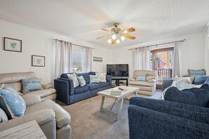 Smart TV, DVD player, video library - 8 bedrooms/ 3 kitchens, 3.1 bathrooms-Seasonal Pool located off site (Port Clinton)