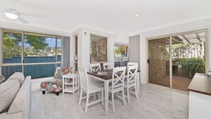 In-room dining - Aqualuna at Lighthouse Beach, 8 Capalla Court, (Port Macquarie)