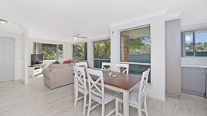 In-room dining - Aqualuna at Lighthouse Beach, 8 Capalla Court, (Port Macquarie)