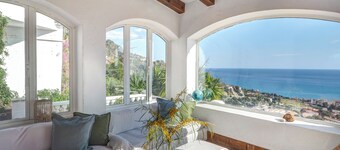 Zen Villa by Hello Homes Sitges