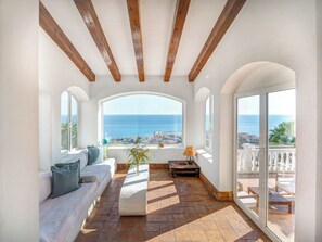 TV, fireplace - Zen Villa by Hello Homes Sitges (Sitges)