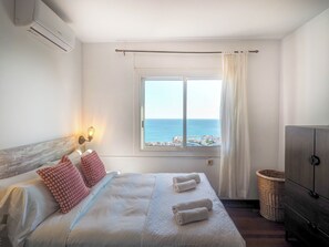 5 bedrooms, iron/ironing board, free WiFi, bed sheets - Zen Villa by Hello Homes Sitges (Sitges)