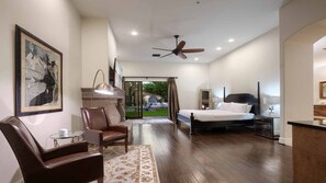 8 bedrooms, desk, iron/ironing board, travel crib