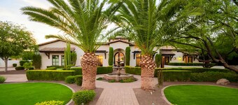 8BR 7000sqf Luxury Estate - Heated Pool, Spa, Pickleball, Volleyball & Casita