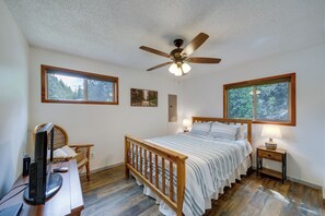 2 bedrooms, Internet, bed sheets - Cozy Worley Cabin w/ Lake Access + Gas Grill! (Worley)