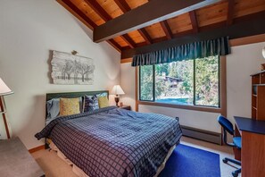 3 habitaciones, escritorio, tabla de planchar con plancha y wifi gratis