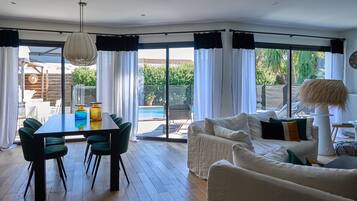 Televisión, libros, estéreo