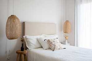 4 bedrooms, desk, iron/ironing board, travel crib