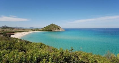 Pretty little villa adjacent to Cala Sinzias beach