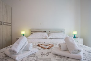 4 bedrooms, iron/ironing board, free WiFi, bed sheets