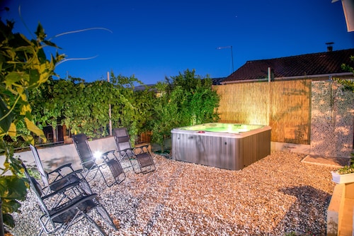 Magnifique vue panoramique, grande terrasse, bain à remous relaxant