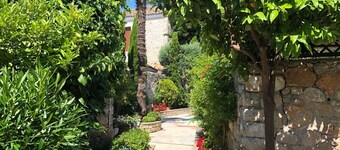 KATSANEIKO Stone built Mansion with Private POOL