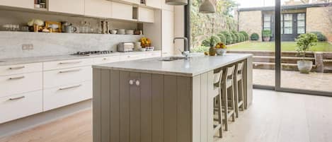 Fridge, microwave, dishwasher, coffee/tea maker
