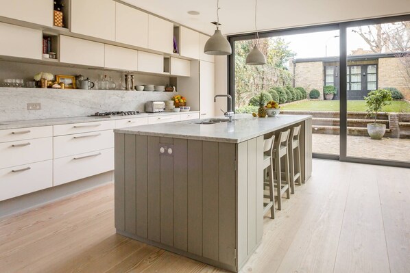 Fridge, microwave, dishwasher, coffee/tea maker