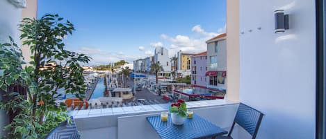 تناول الطعام بالخارج