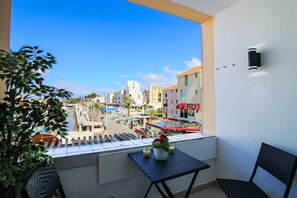 Property grounds - Quality marina view one bed apartment in Vilamoura (Vilamoura)