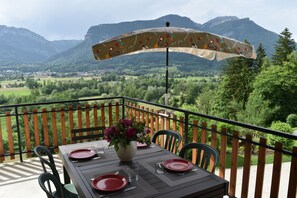 屋外ダイニングエリア