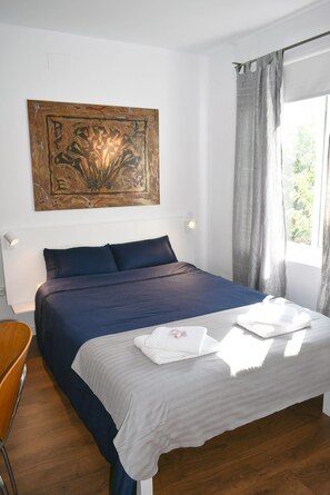 2 makuuhuonetta, silitysrauta/-lauta, Wi-Fi, vuodevaatteet