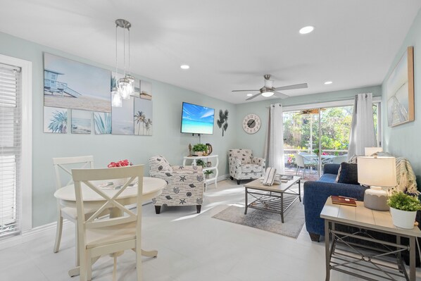 Taulutelevisio, DVD-soitin, stereot, työhuone