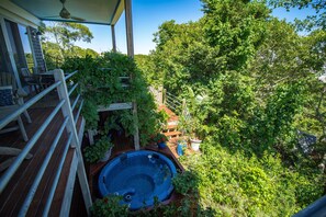 Tina de hidromasaje al aire libre