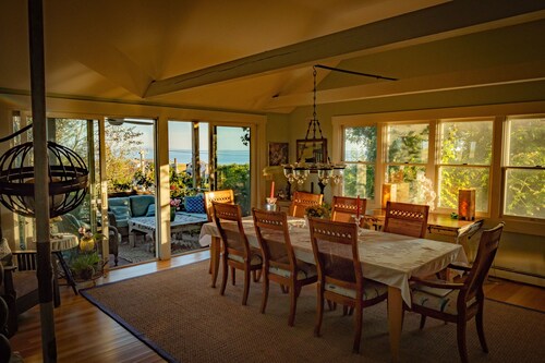 June 28 July 5 still open! Heated pool, water views, hot tub ,sauna steam shower