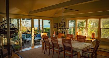 June 28 July 5 still open! Heated pool, water views, hot tub ,sauna steam shower