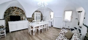 Smart TV, stereo - "TASTE OF PROVENCE" between Sea and Olive Trees. (Terzorio)