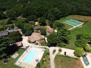 Exterior - Superb Holiday Resort **** in Dordogne-Lot : swimming pool, tennis, bar, etc. (Gavaudun)