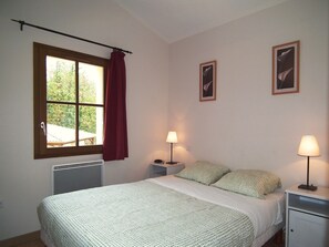 2 chambres, fer et planche à repasser, Wi-Fi gratuit, draps fournis