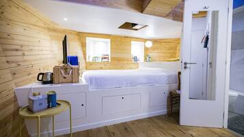 1 slaapkamer, een strijkplank/strijkijzer, gratis wifi, beddengoed