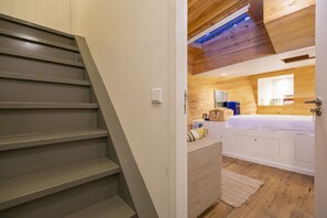 1 habitación, tabla de planchar con plancha, wifi gratis y ropa de cama 