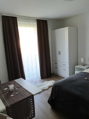 Unclassified image, 5 of 12, button