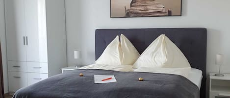 1 bedroom, travel cot, WiFi, bed sheets