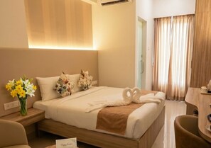 Deluxe Room | 1 bedroom, premium bedding, free minibar, desk - Downtown Business Hotel (Chengalpattu)
