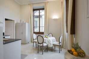 Dining - Studio Iris in piazza Beccaria in Florence by Mmega (Firenze)